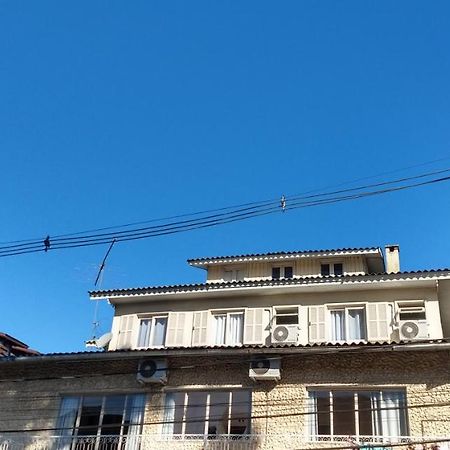 Apto com 3 quartos no centro de Gramado Exterior foto